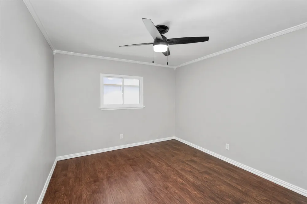 1637 Dell Oak Drive Garland, TX 75040