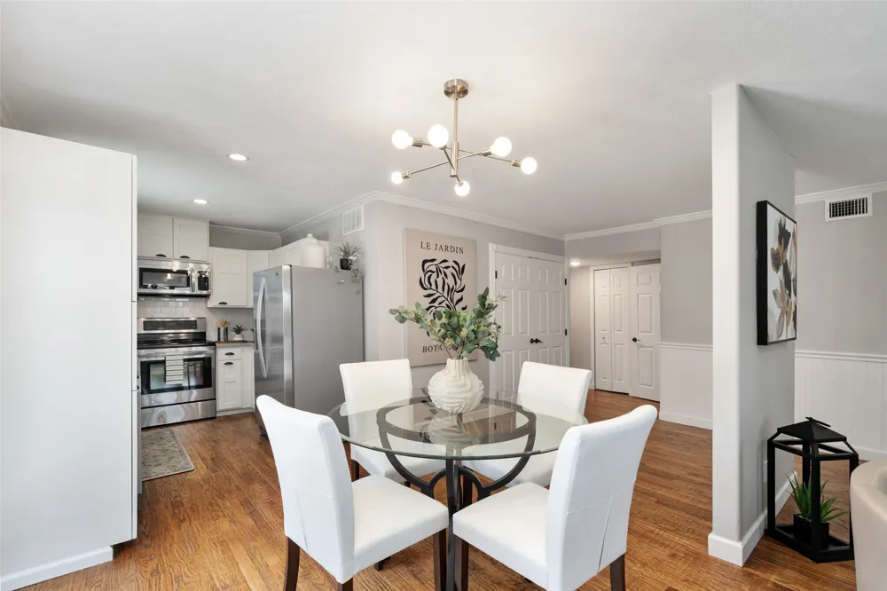 1637 Dell Oak Drive Garland, TX 75040
