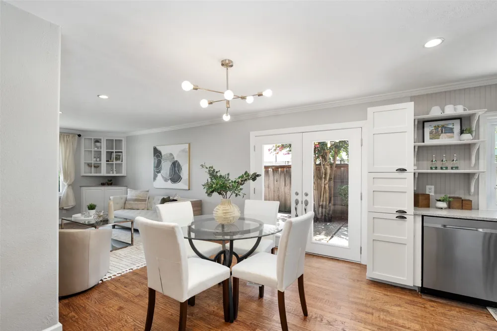1637 Dell Oak Drive Garland, TX 75040