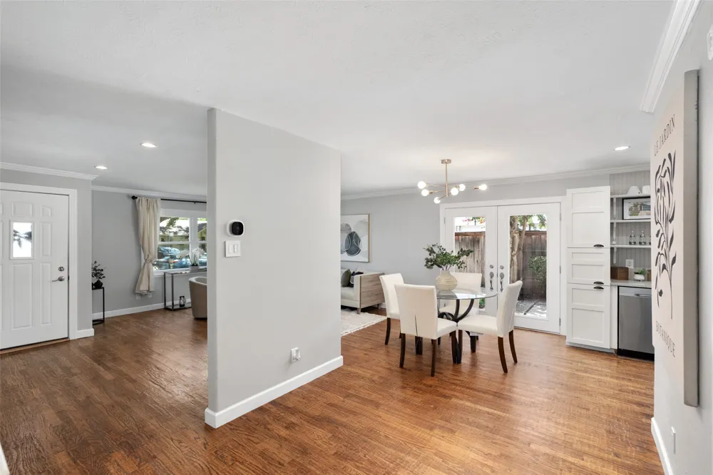 1637 Dell Oak Drive Garland, TX 75040