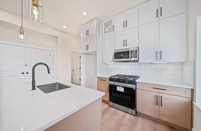 236 E 39th Street #A Houston, TX 77018