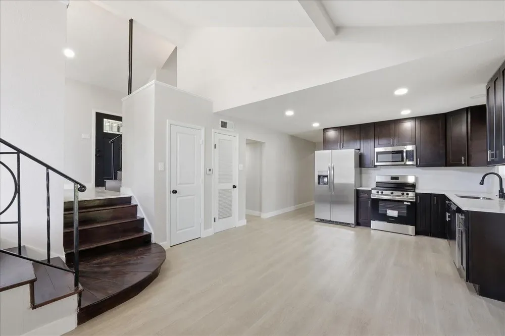 1925 Galway Drive Vidor, TX 77662
