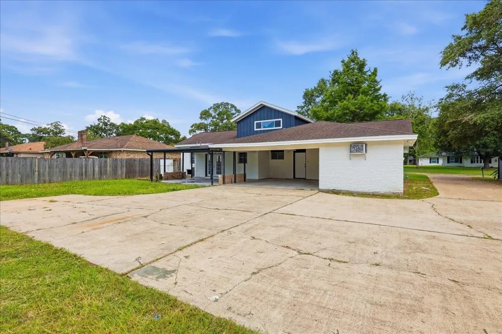 1925 Galway Drive Vidor, TX 77662