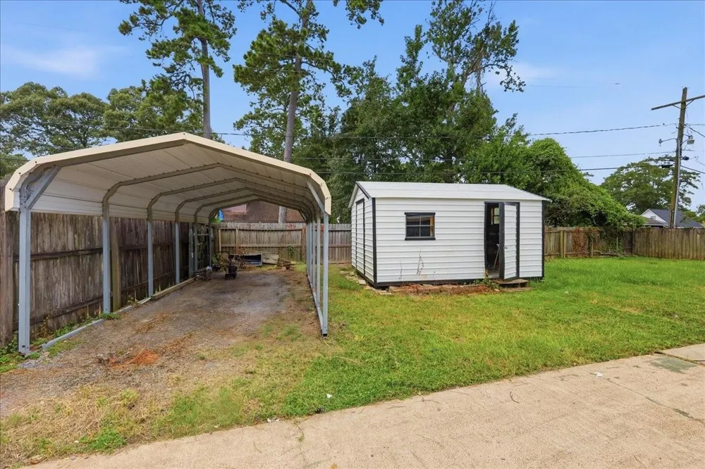 1925 Galway Drive Vidor, TX 77662