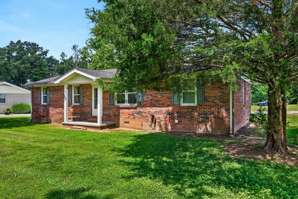 627 Baker Dr Lafayette, TN 37083