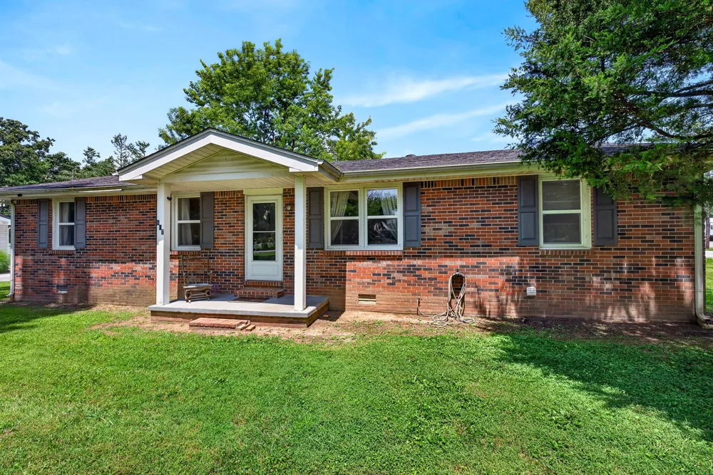 627 Baker Dr Lafayette, TN 37083