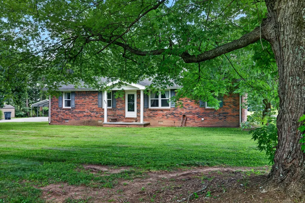 627 Baker Dr Lafayette, TN 37083