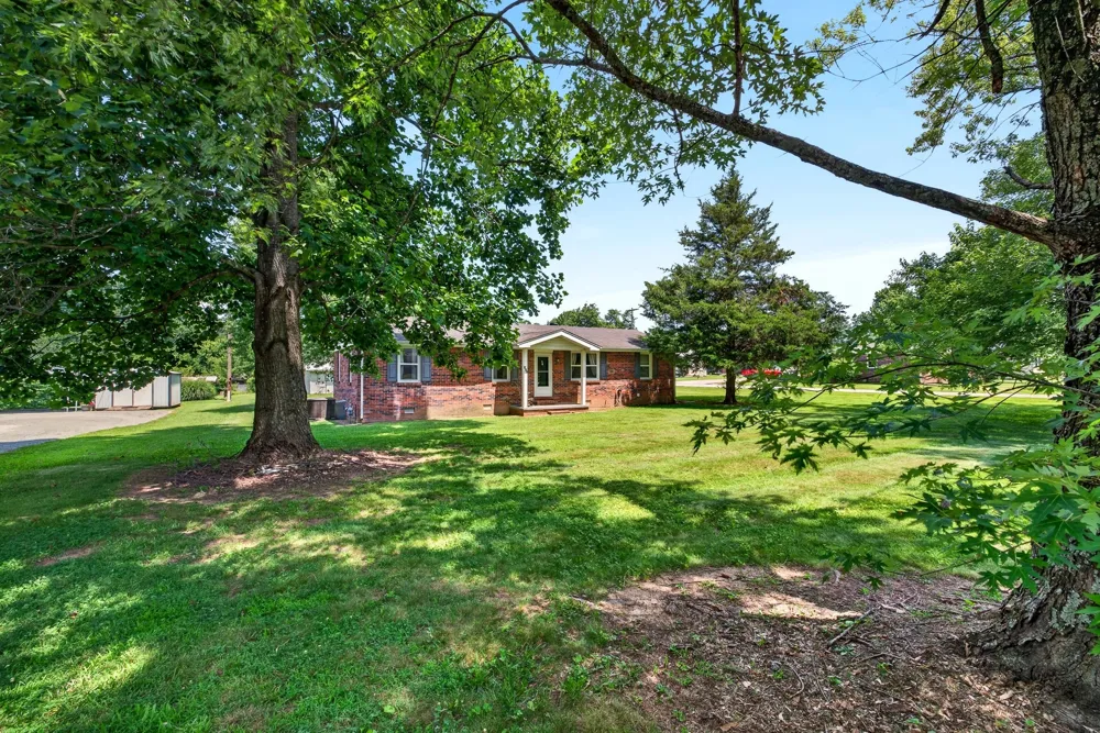 627 Baker Dr Lafayette, TN 37083
