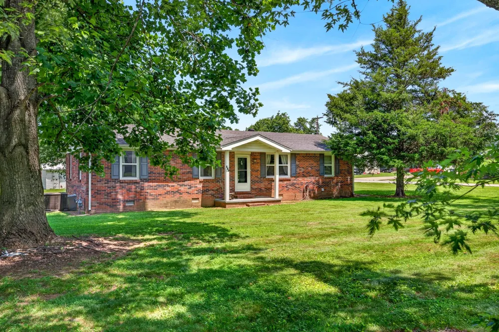 627 Baker Dr Lafayette, TN 37083