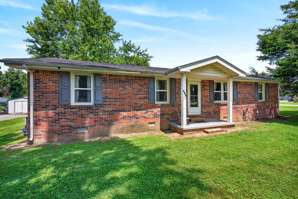 627 Baker Dr Lafayette, TN 37083