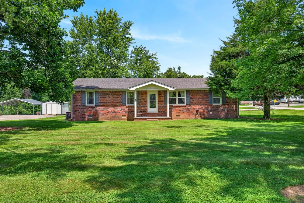 627 Baker Dr Lafayette, TN 37083