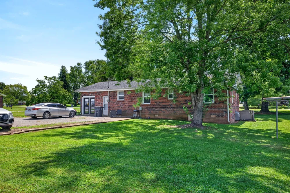 627 Baker Dr Lafayette, TN 37083