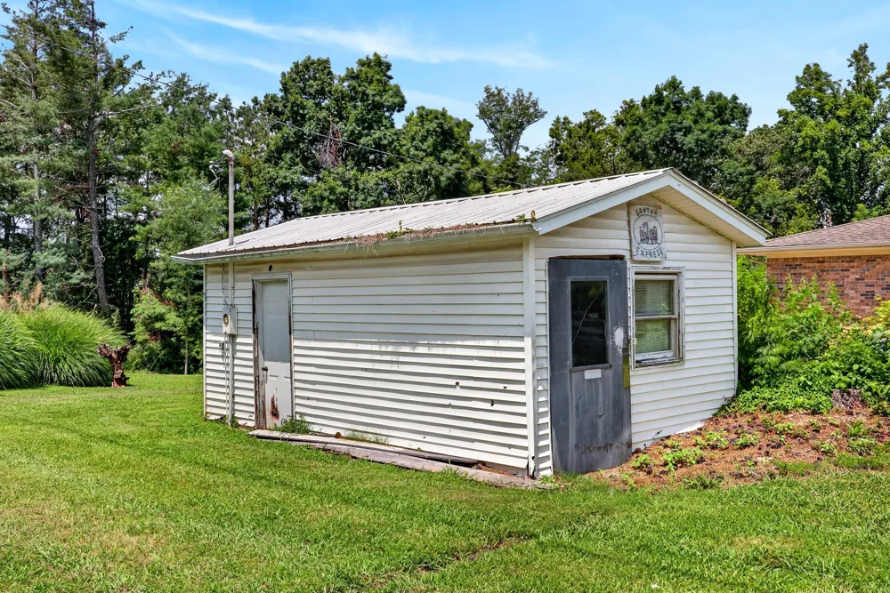 627 Baker Dr Lafayette, TN 37083