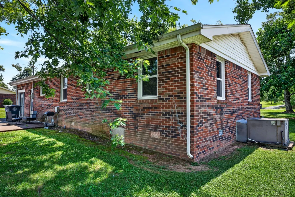 627 Baker Dr Lafayette, TN 37083
