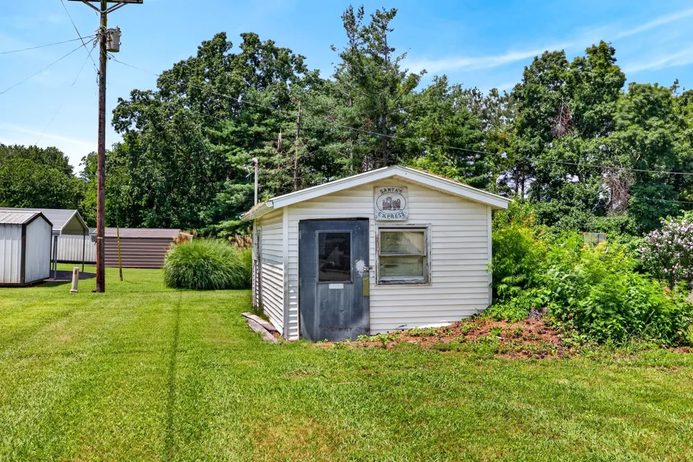 627 Baker Dr Lafayette, TN 37083