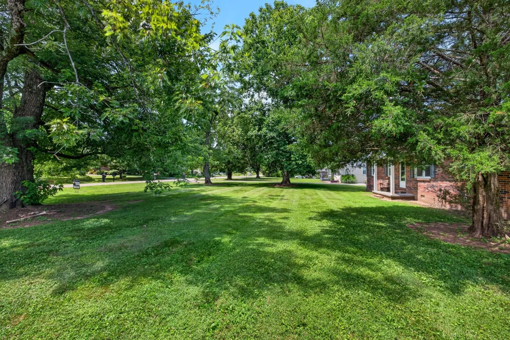 627 Baker Dr Lafayette, TN 37083