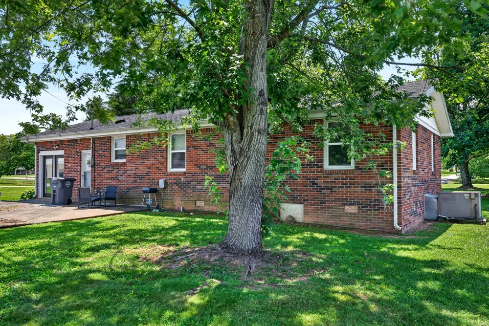 627 Baker Dr Lafayette, TN 37083