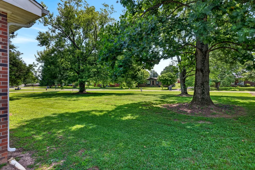 627 Baker Dr Lafayette, TN 37083