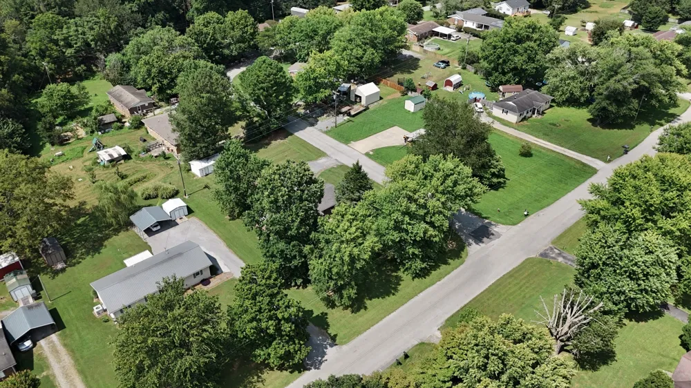 627 Baker Dr Lafayette, TN 37083