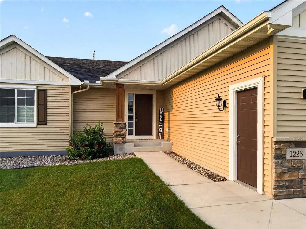 1226 Olivia Street SE New Prague, MN 56071