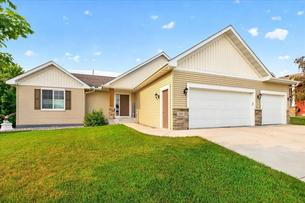 1226 Olivia Street SE New Prague, MN 56071