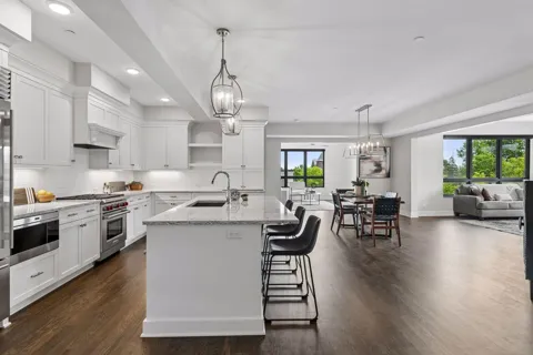 222 Ferndale Road S #206