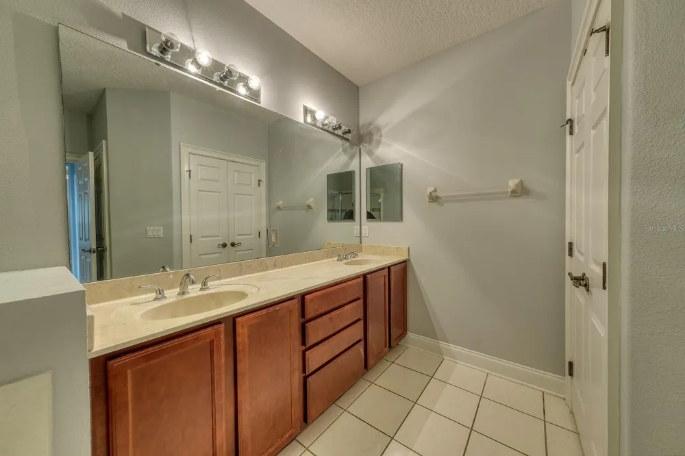7340 REGINA WAY Orlando, FL 32819
