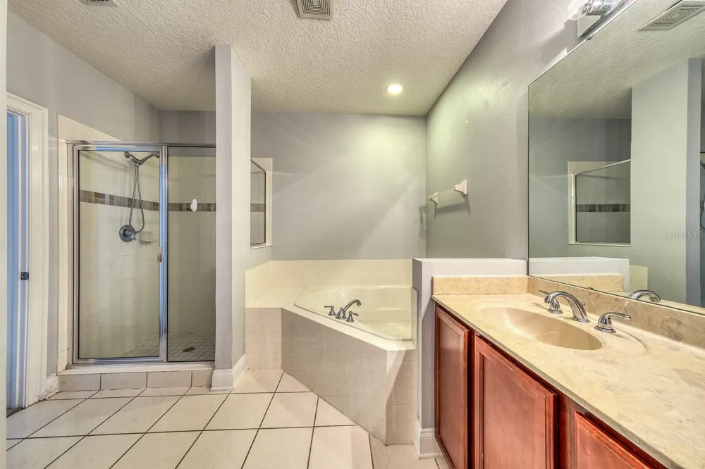 7340 REGINA WAY Orlando, FL 32819