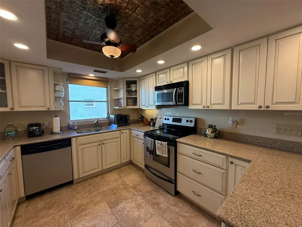 1250 S PINELLAS AVENUE #802 Tarpon Springs, FL 34689
