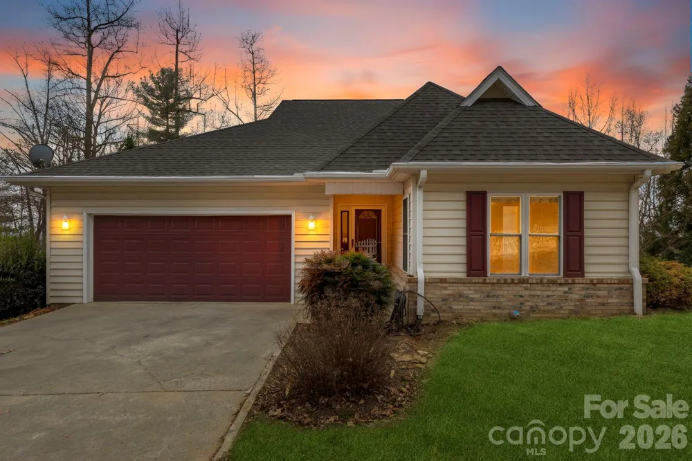 242 Carriage Summitt Way Hendersonville, NC 28791