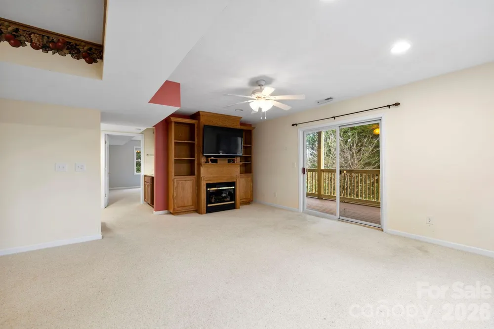 242 Carriage Summitt Way Hendersonville, NC 28791