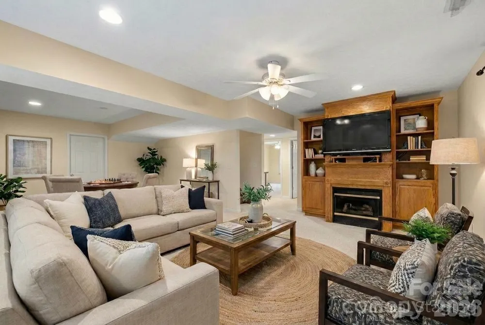 242 Carriage Summitt Way Hendersonville, NC 28791