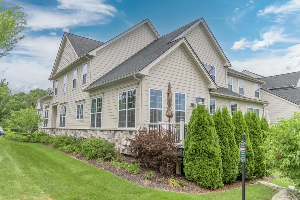 42905 Cardinal Way Novi, MI 48375