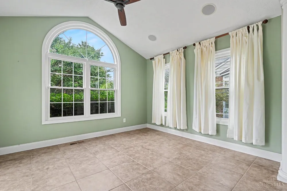 1601 Little Falls Drive Clearcreek, OH 45458