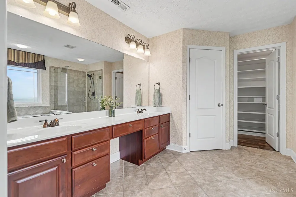 1601 Little Falls Drive Clearcreek, OH 45458