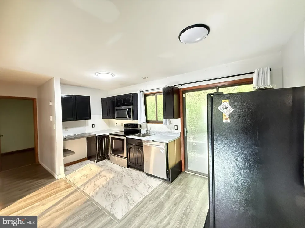 6271 DECKER ROAD Bushkill, PA 18324