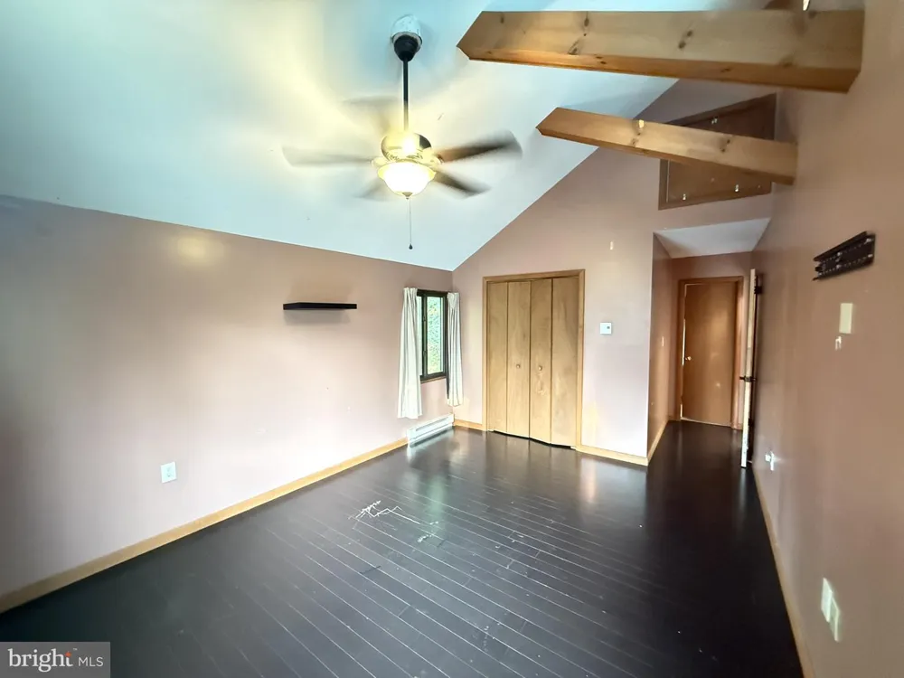 6271 DECKER ROAD Bushkill, PA 18324