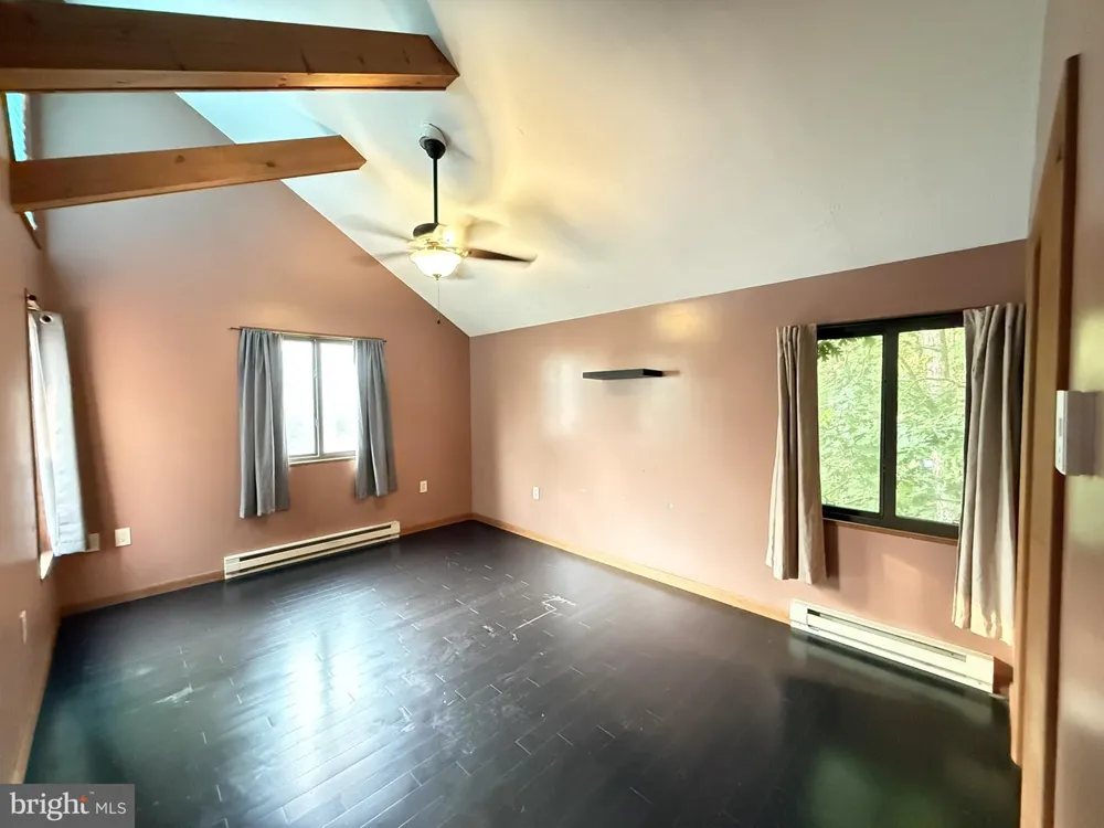 6271 DECKER ROAD Bushkill, PA 18324