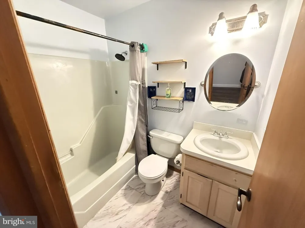 6271 DECKER ROAD Bushkill, PA 18324