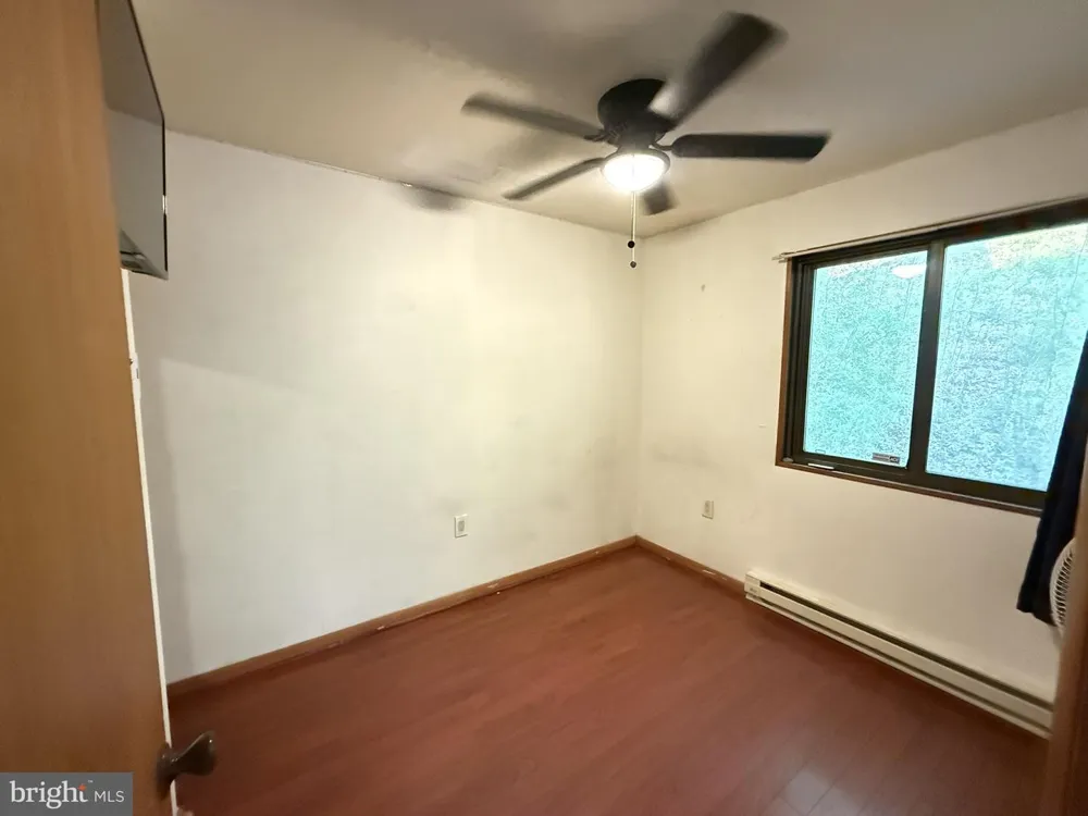 6271 DECKER ROAD Bushkill, PA 18324