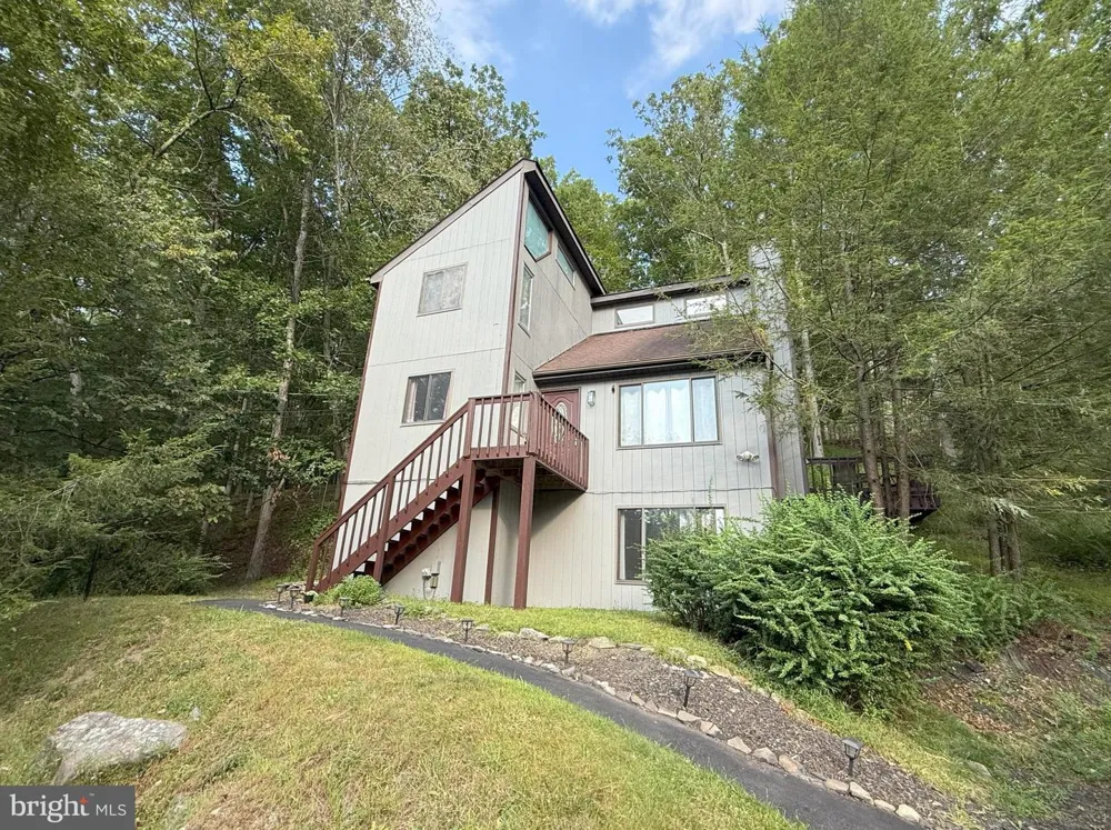 6271 DECKER ROAD Bushkill, PA 18324