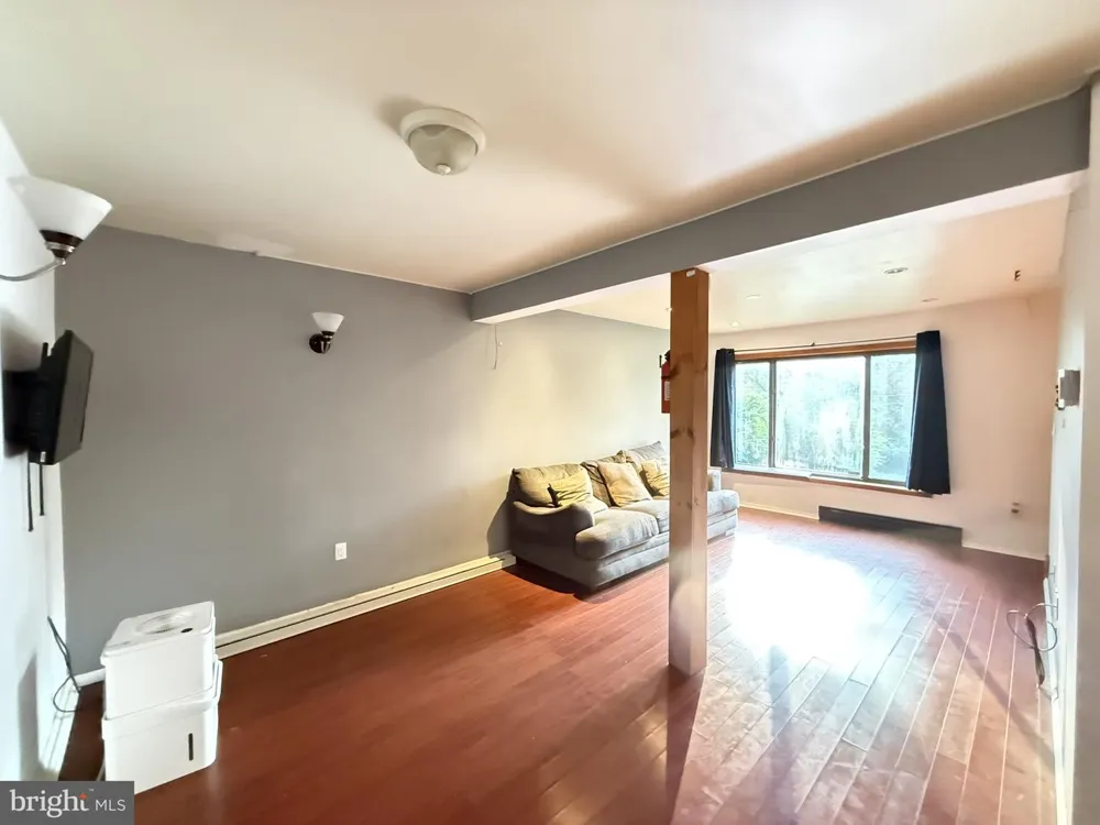 6271 DECKER ROAD Bushkill, PA 18324