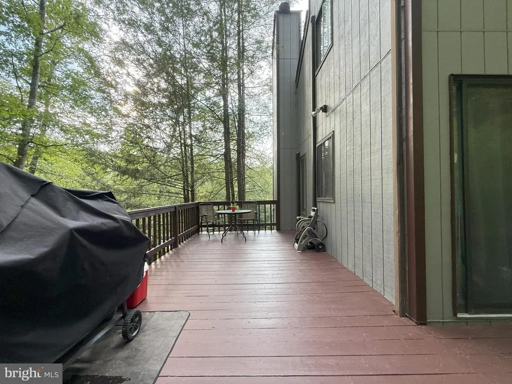 6271 DECKER ROAD Bushkill, PA 18324