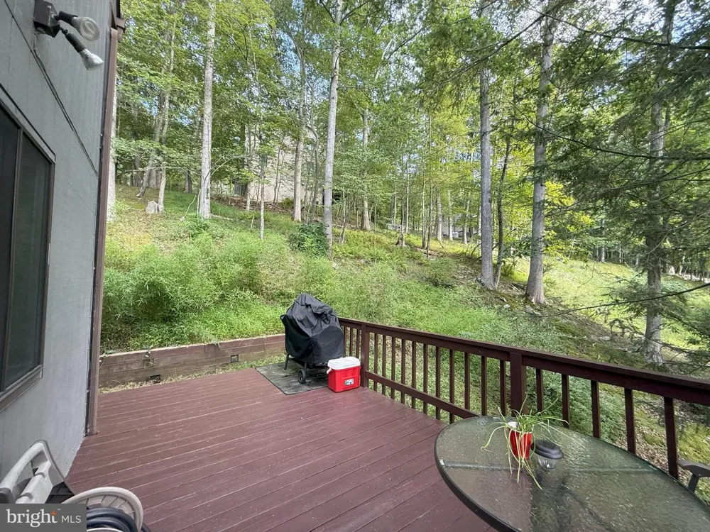 6271 DECKER ROAD Bushkill, PA 18324