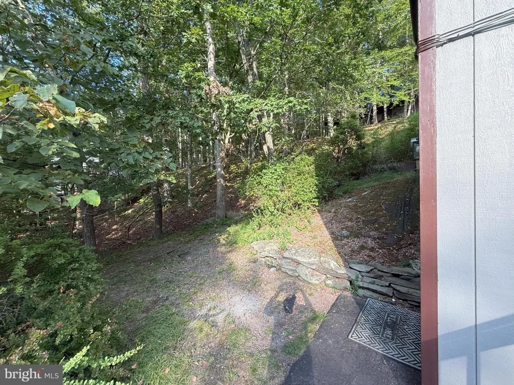 6271 DECKER ROAD Bushkill, PA 18324