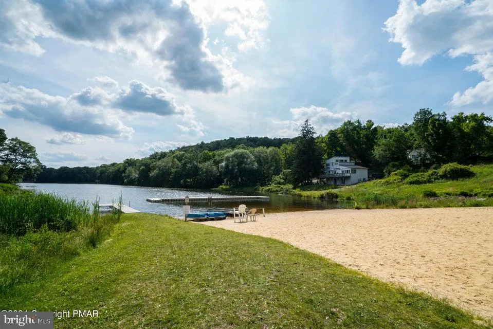 6271 DECKER ROAD Bushkill, PA 18324