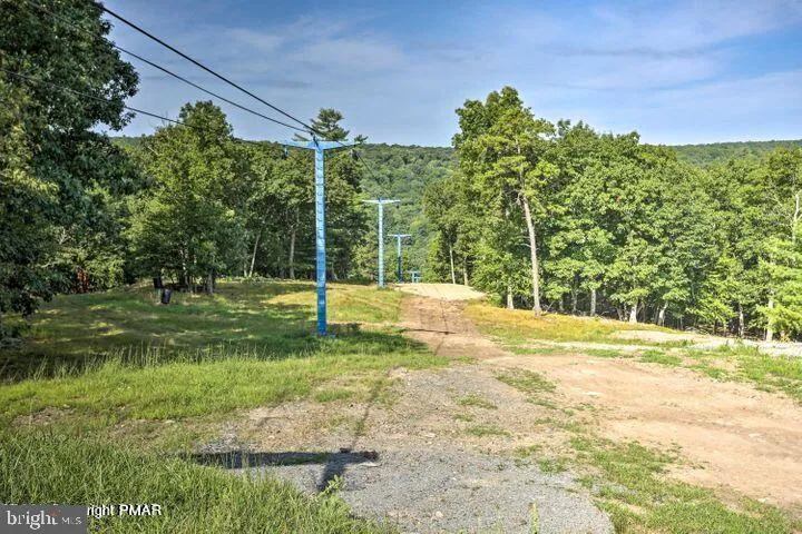 6271 DECKER ROAD Bushkill, PA 18324