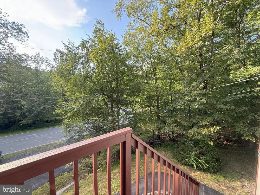 6271 DECKER ROAD Bushkill, PA 18324