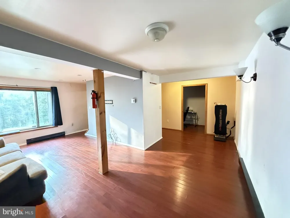 6271 DECKER ROAD Bushkill, PA 18324