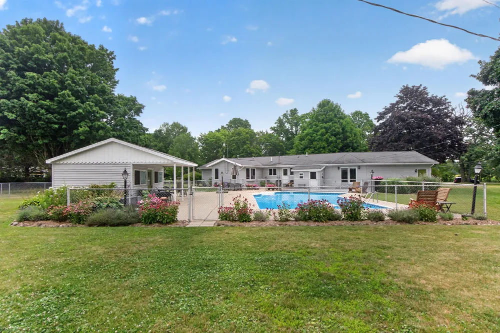 1062 S Parma Road Parma, MI 49269